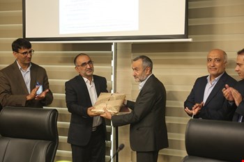 تجلیل از دکتر علیایی در سومین کنفرانس ملی تجهیزات و فناوریهای آزمایشگاهی